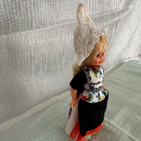 Vintage Dutch souvenir doll/ figurine, 5” tall - Picture 2 of 5
